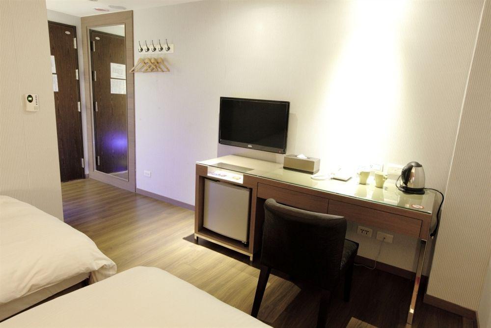 มูซิก โฮเต็ล - สีเหมิน สเตชั่น Hotel ไทเป ภายนอก รูปภาพ